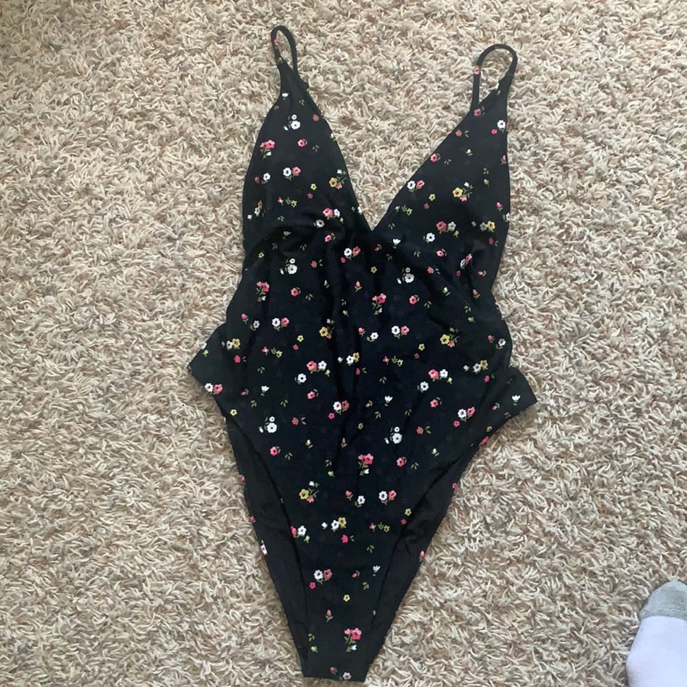 Women’s one piece swim. Aerie size S